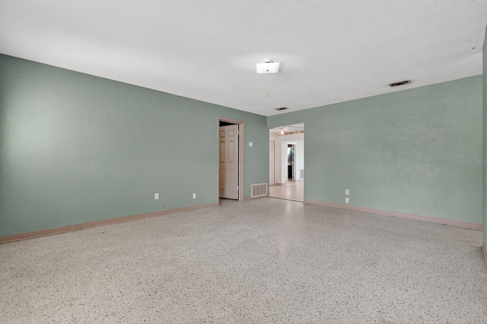 Image 9 of 46 For 612 Johnson Drive