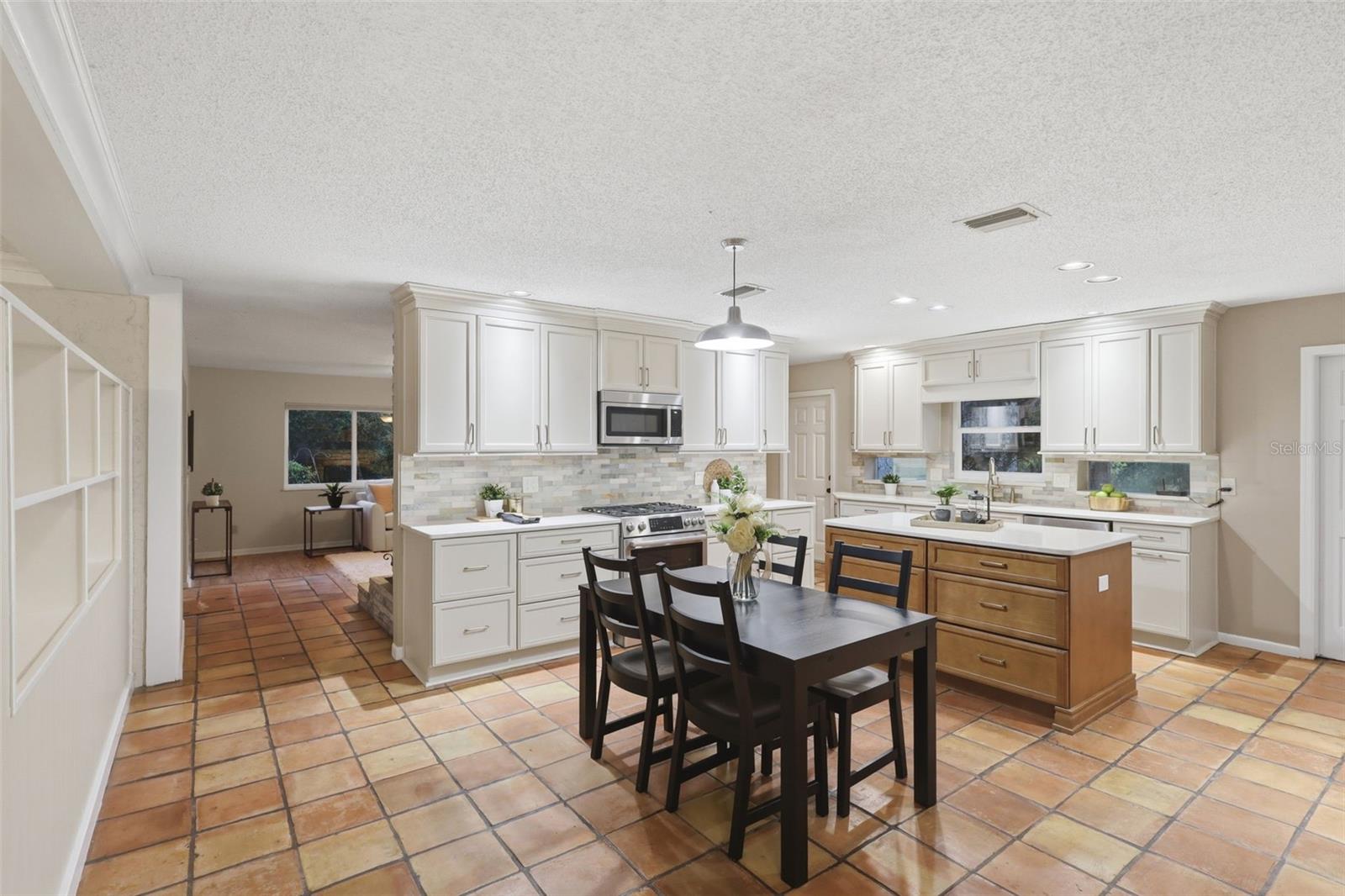 Image 32 of 60 For 1650 University Avenue