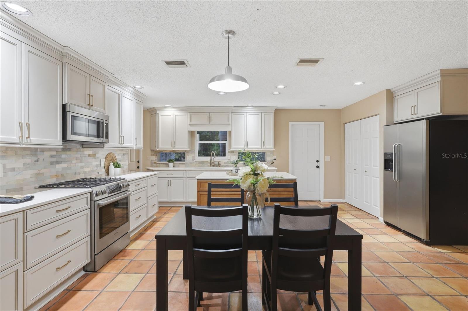 Image 33 of 60 For 1650 University Avenue