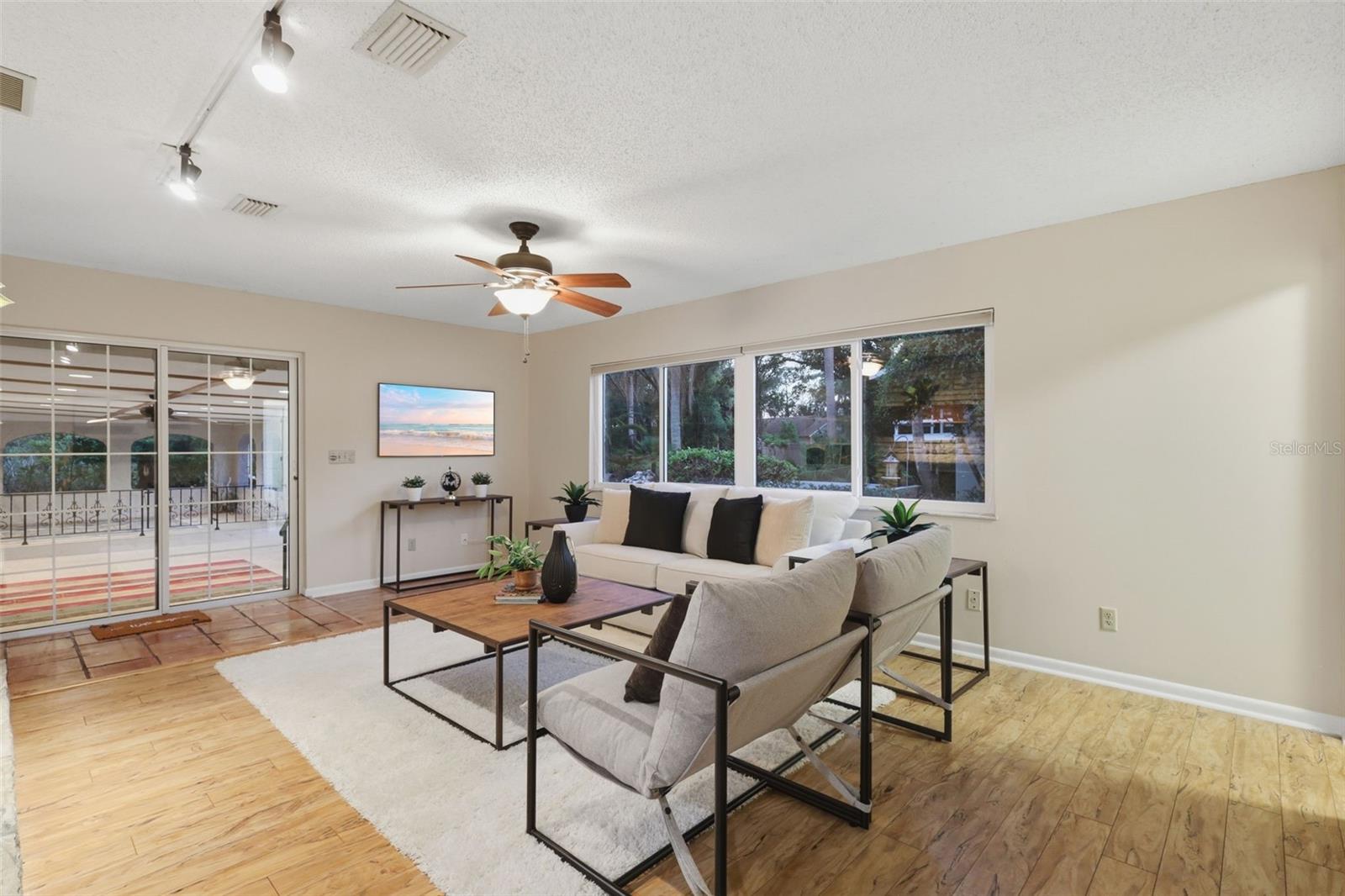 Image 38 of 60 For 1650 University Avenue