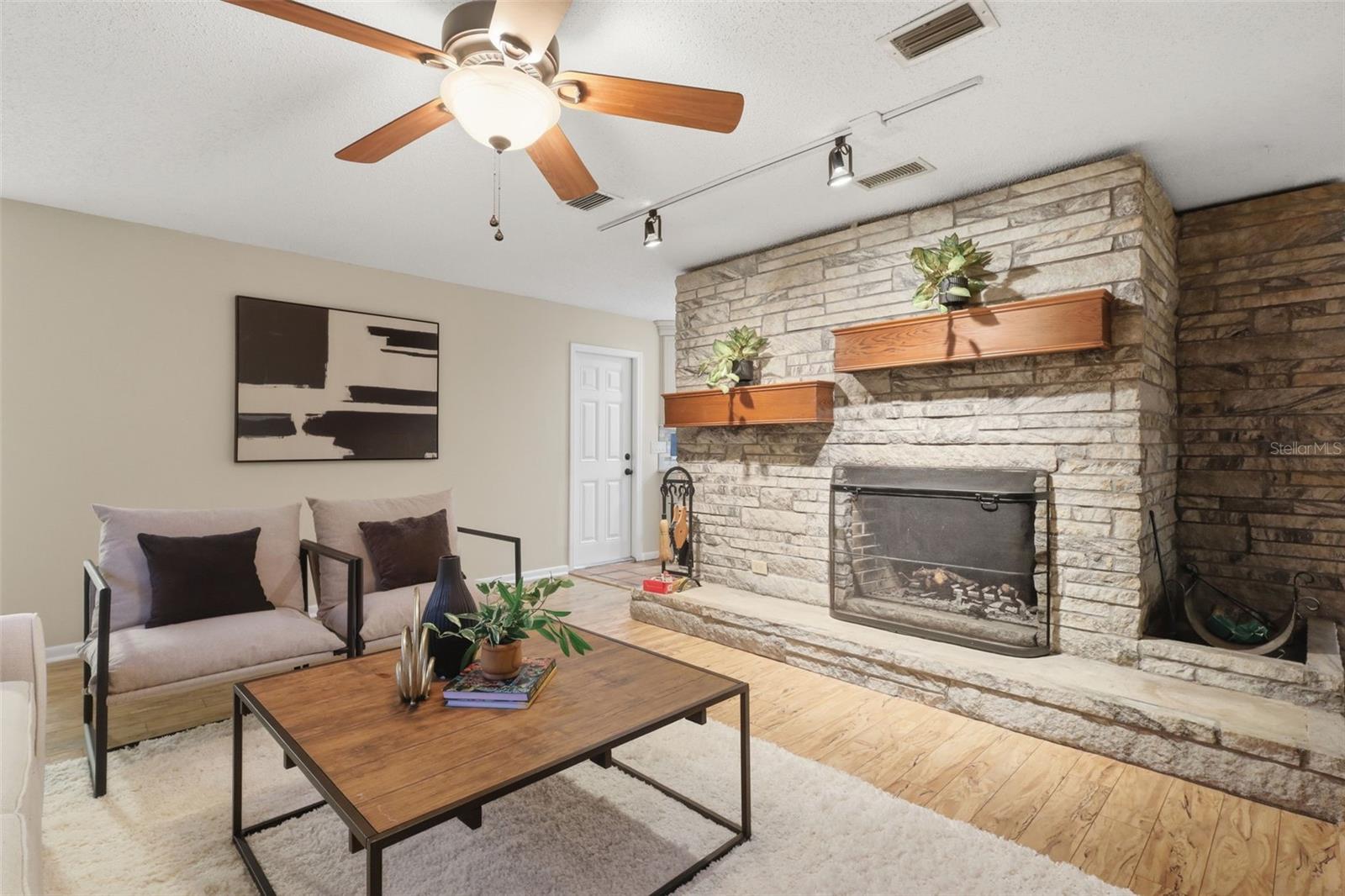 Image 39 of 60 For 1650 University Avenue