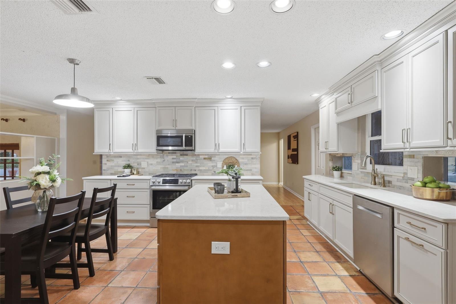 Image 4 of 60 For 1650 University Avenue