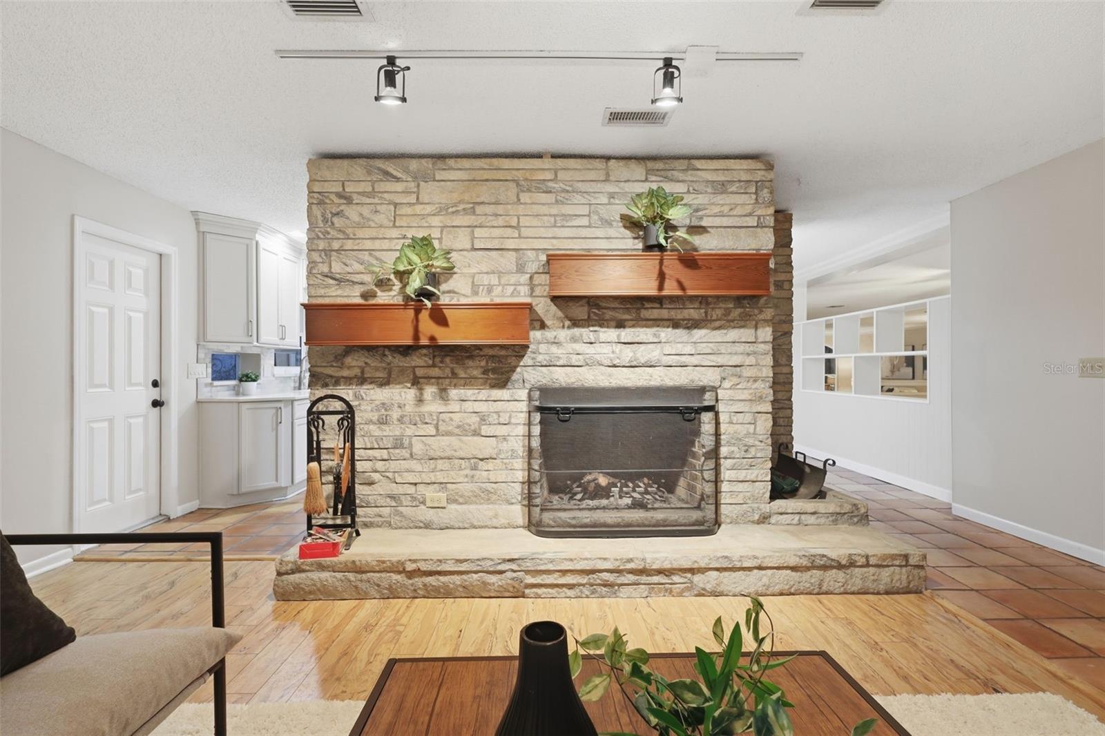 Image 40 of 60 For 1650 University Avenue