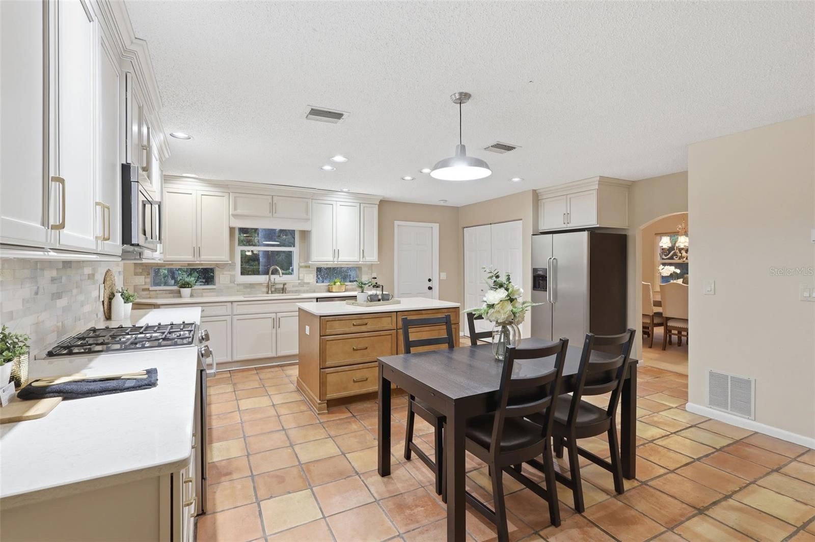 Image 5 of 60 For 1650 University Avenue