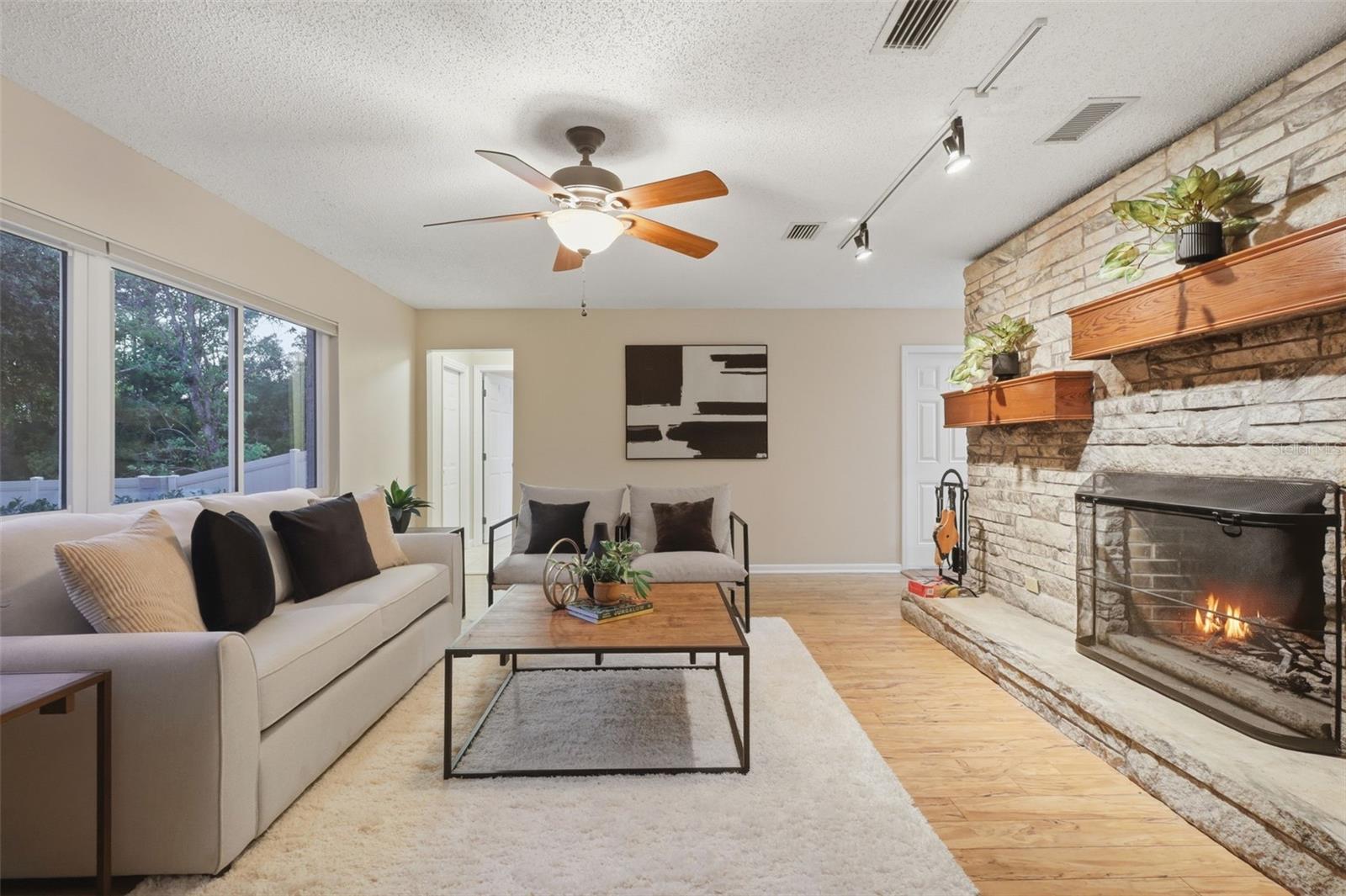 Image 9 of 60 For 1650 University Avenue