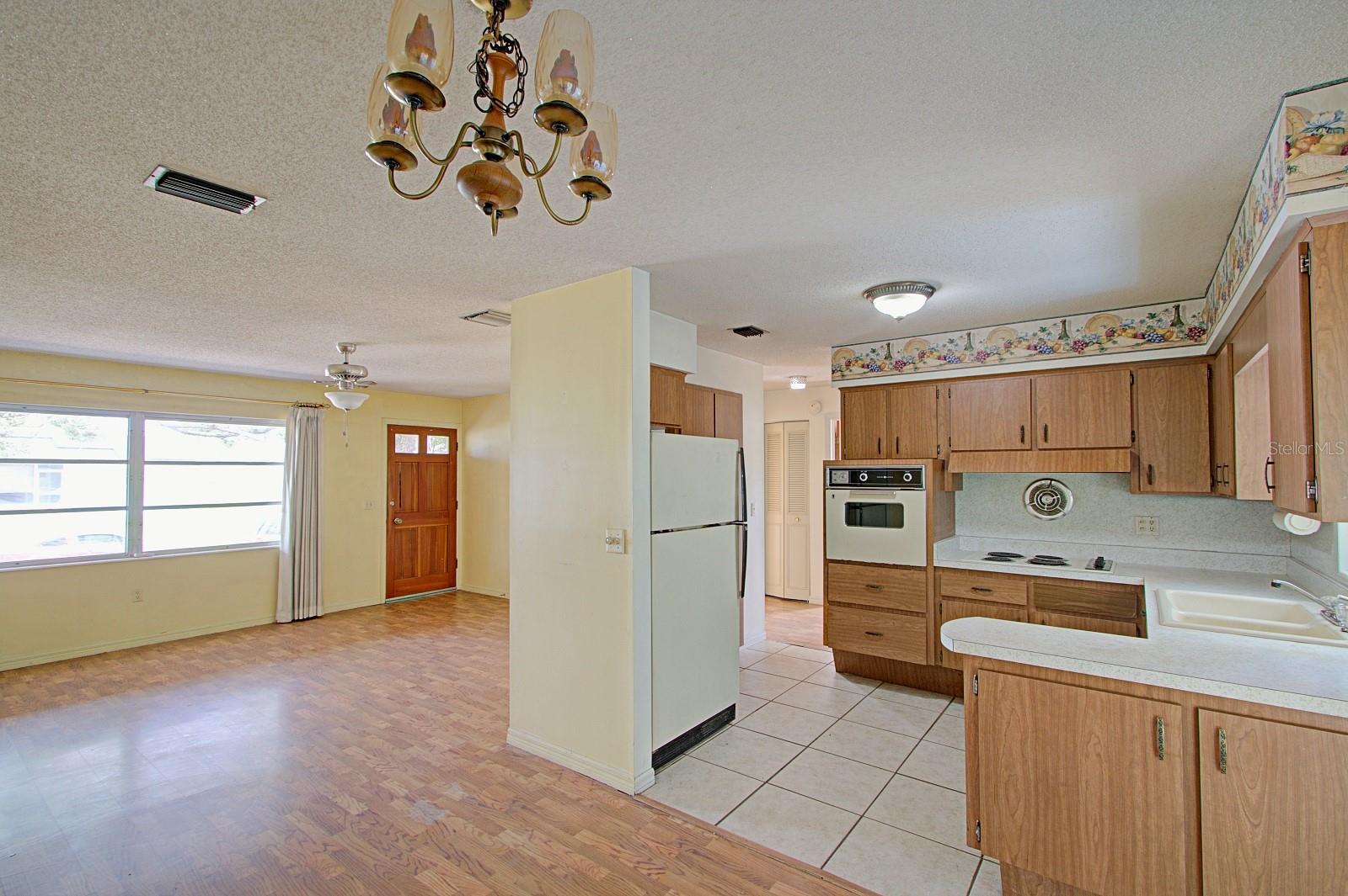 Image 12 of 22 For 720 Crestview Drive