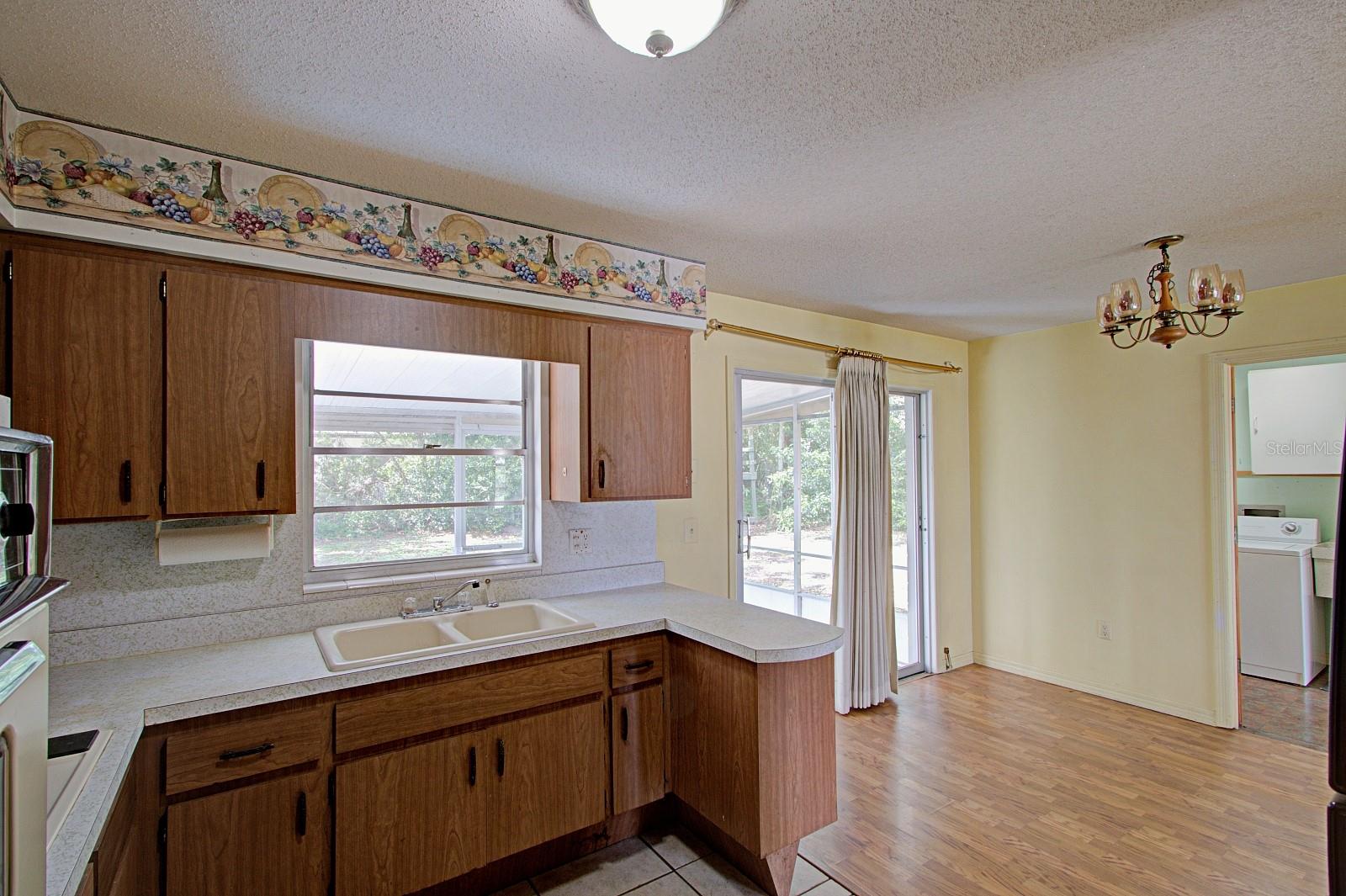 Image 14 of 22 For 720 Crestview Drive