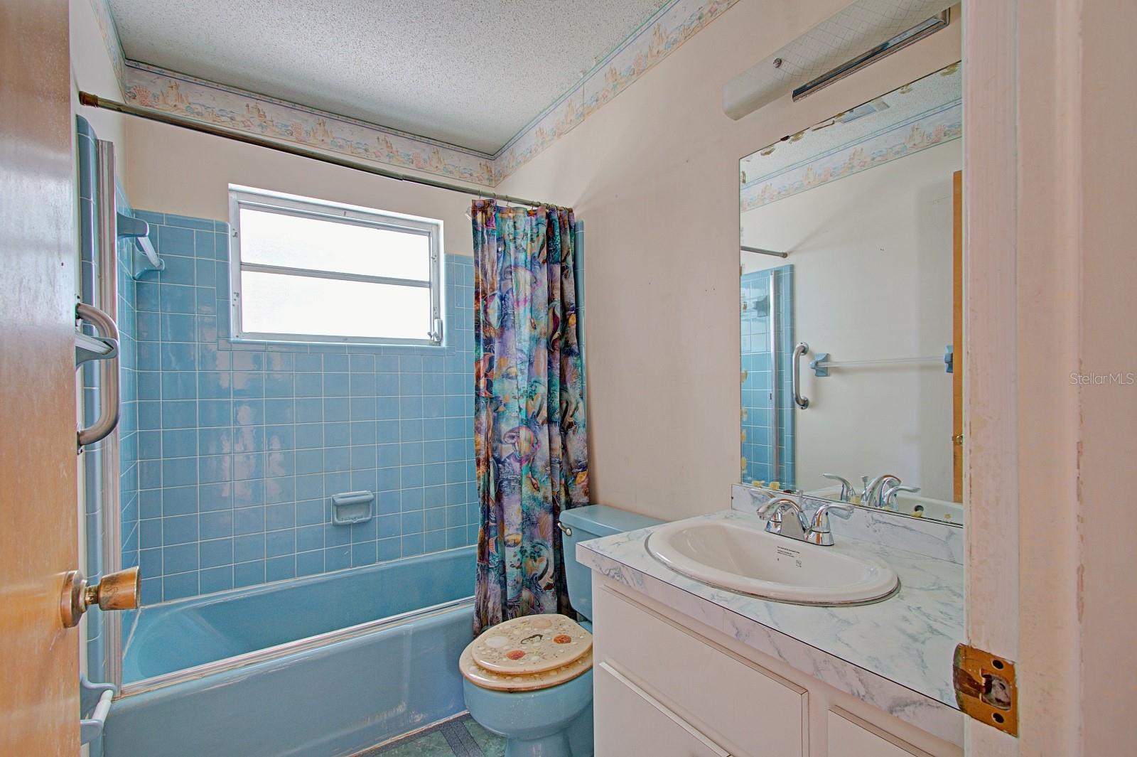 Image 16 of 22 For 720 Crestview Drive