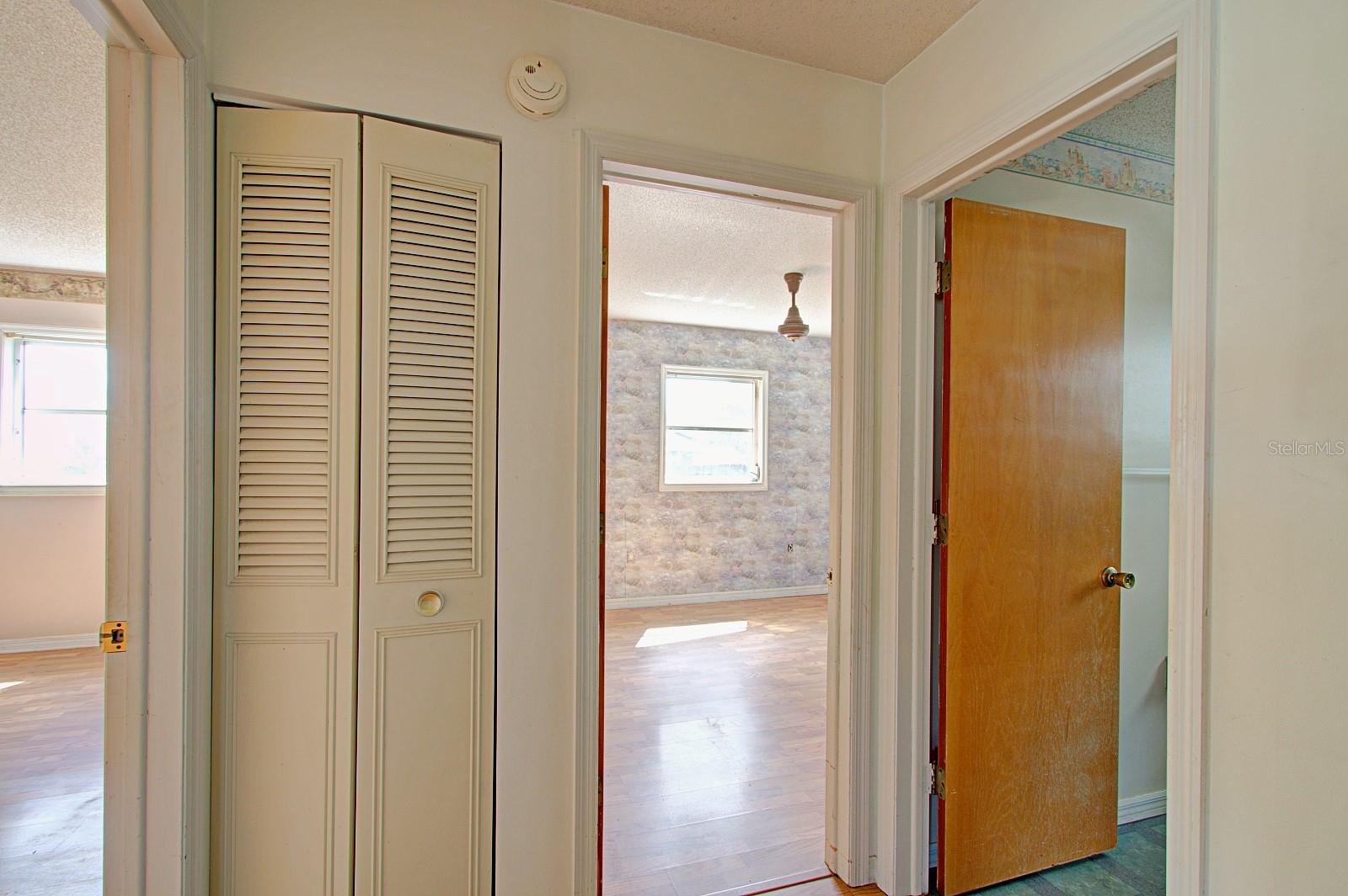 Image 18 of 22 For 720 Crestview Drive