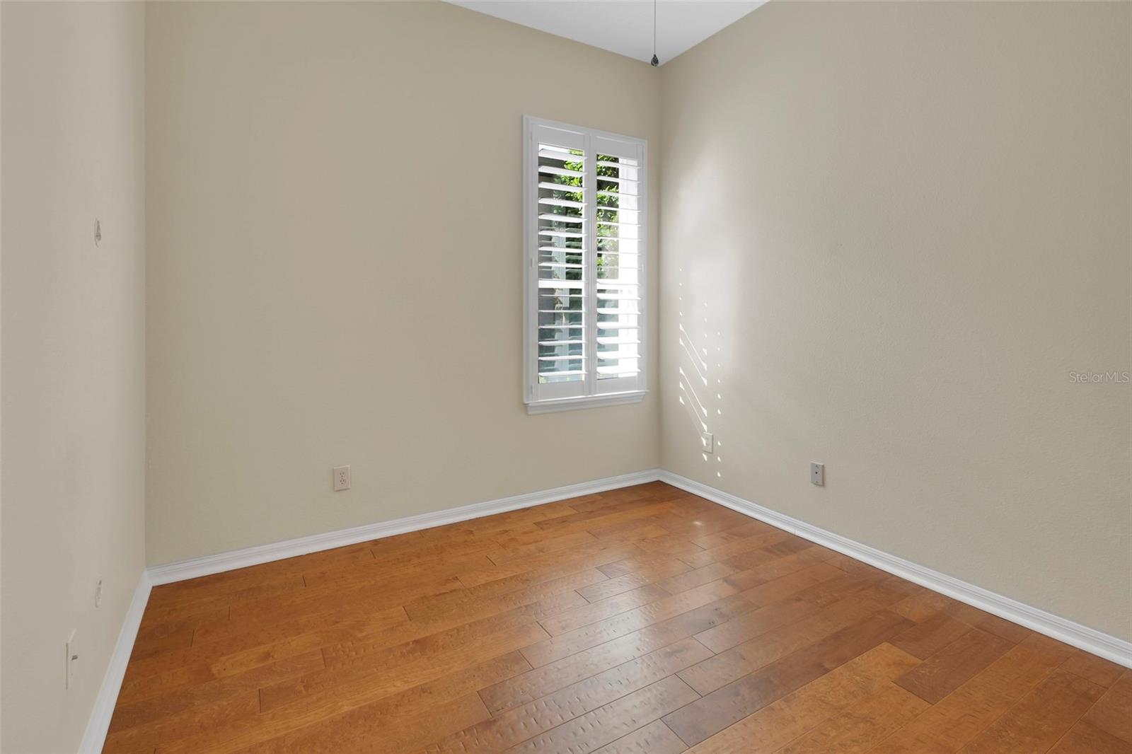 Image 33 of 48 For 186 Birchmont Drive