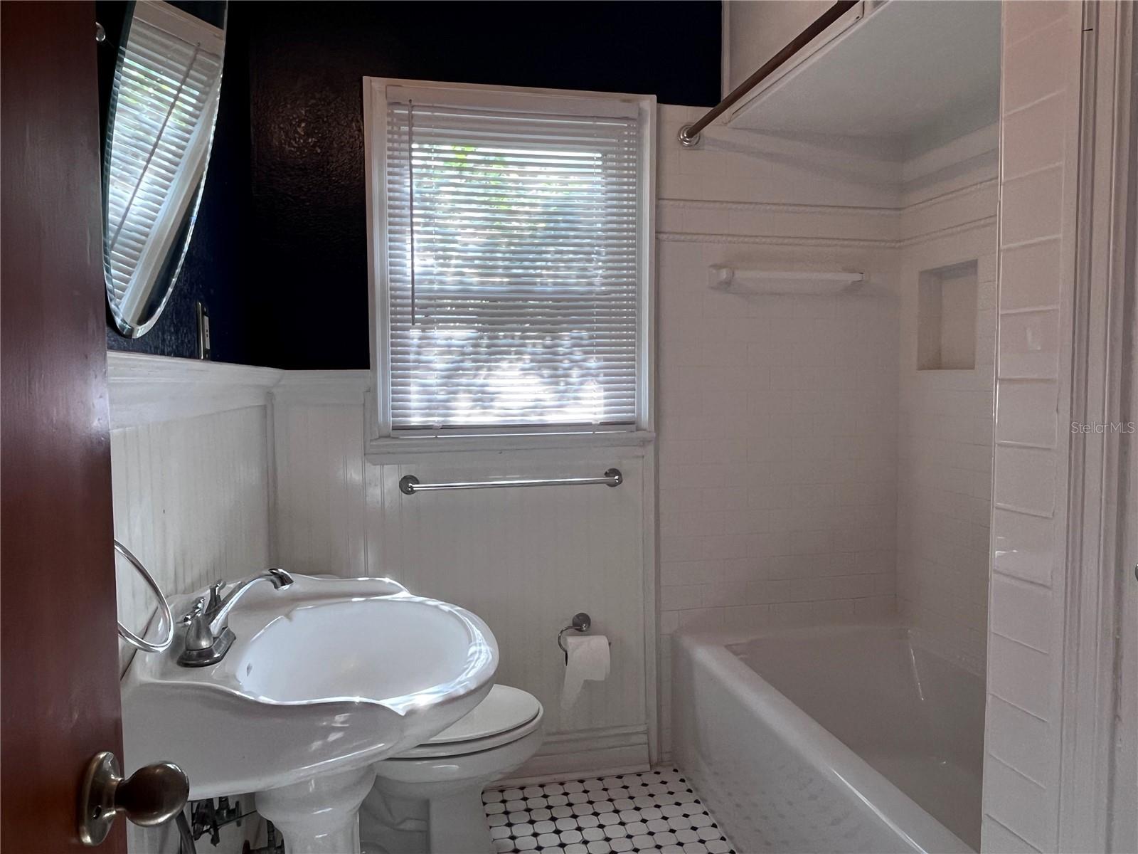 Image 11 of 14 For 12 University Circle