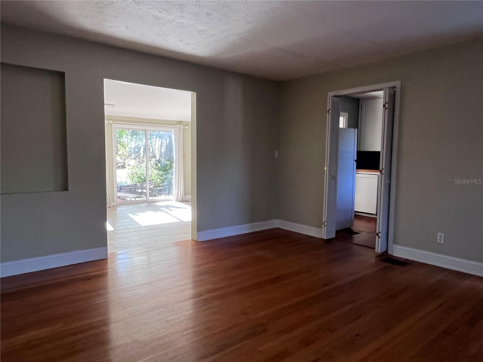 Image 4 of 14 For 12 University Circle