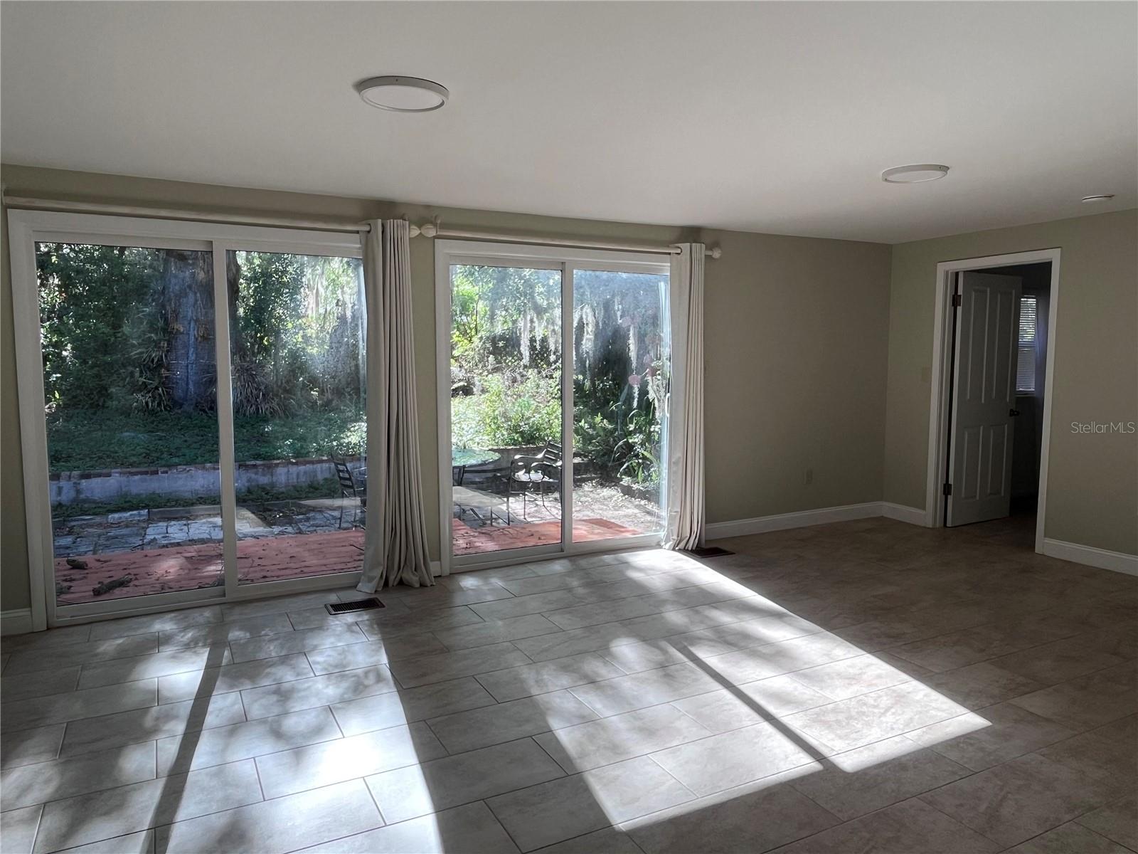 Image 5 of 14 For 12 University Circle