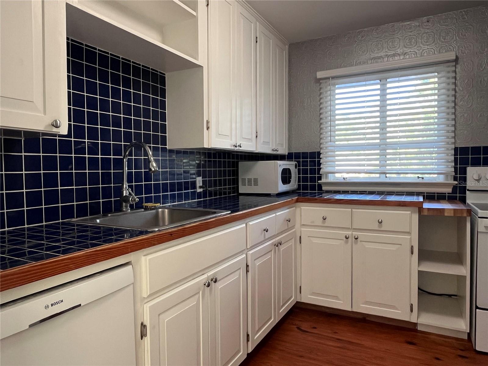 Image 7 of 14 For 12 University Circle