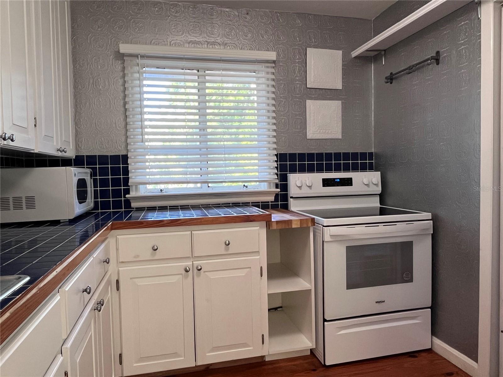 Image 8 of 14 For 12 University Circle