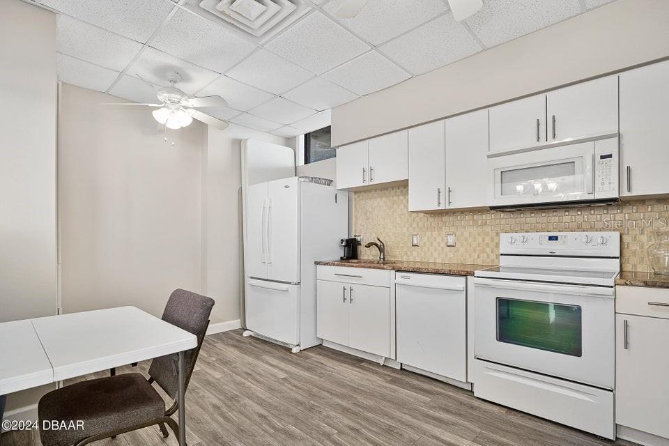 Image 38 of 55 For 2828 Atlantic Avenue 604