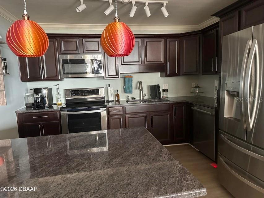 Image 7 of 55 For 2828 Atlantic Avenue 604