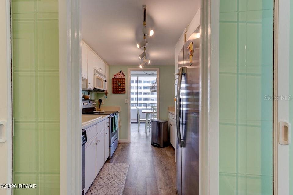 Image 10 of 41 For 2828 Atlantic Avenue 701