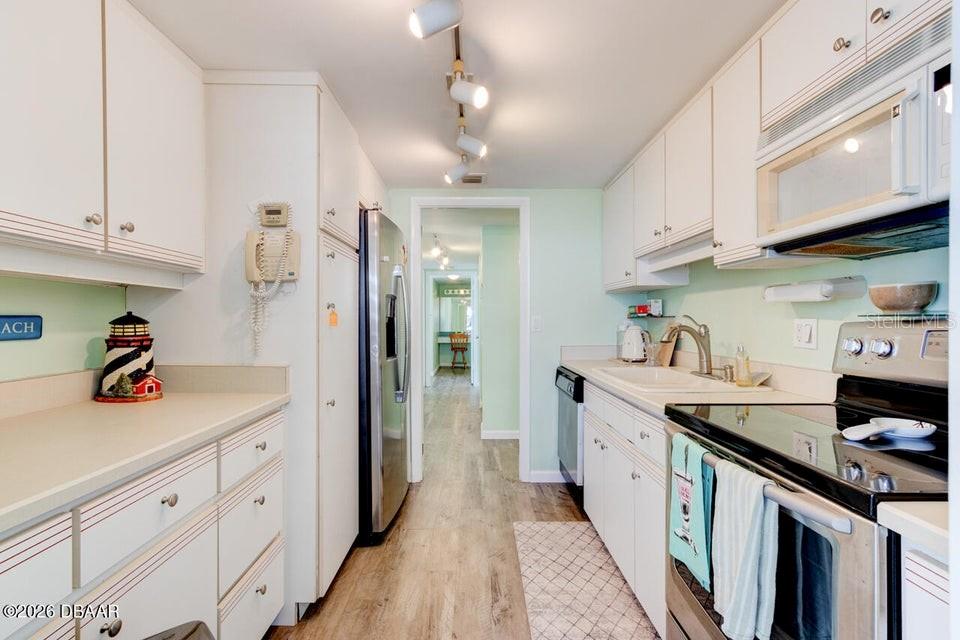 Image 9 of 41 For 2828 Atlantic Avenue 701