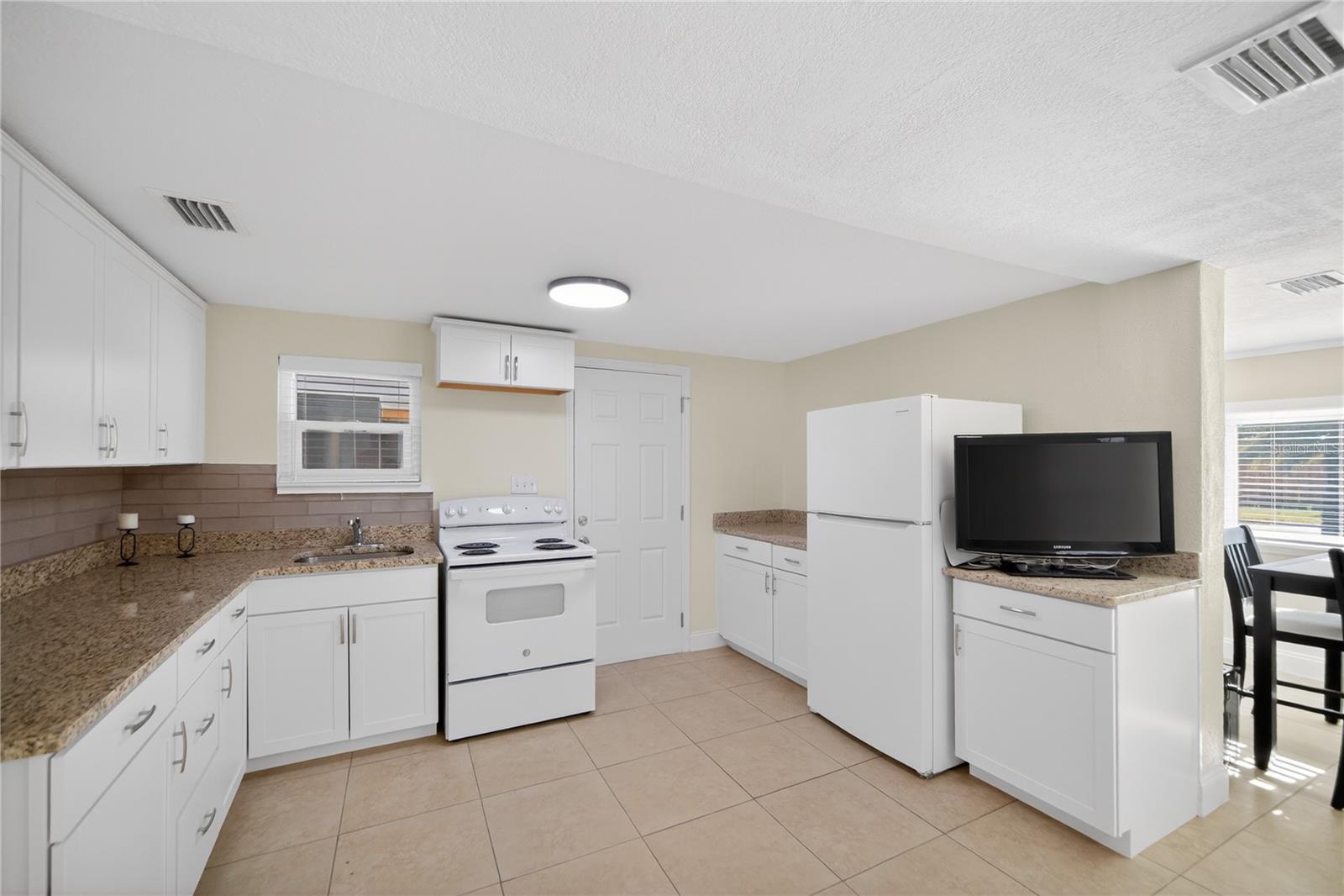 Image 11 of 30 For 2280 Norwell Avenue