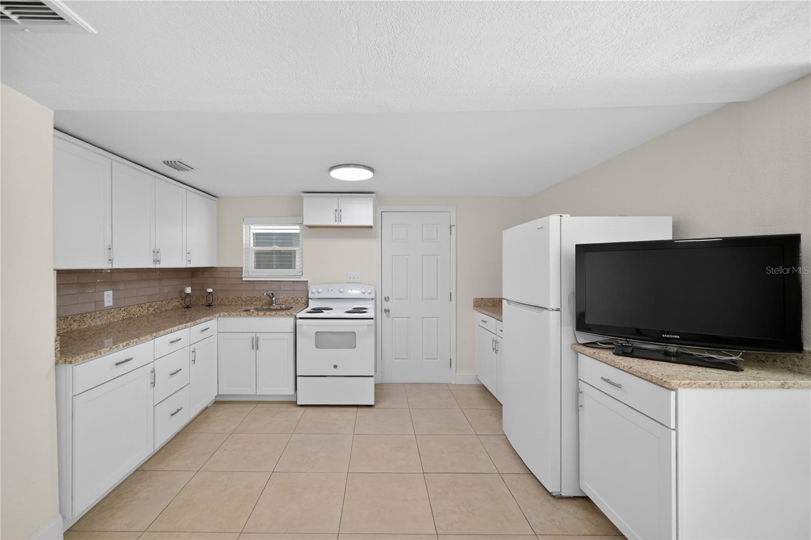 Image 12 of 30 For 2280 Norwell Avenue