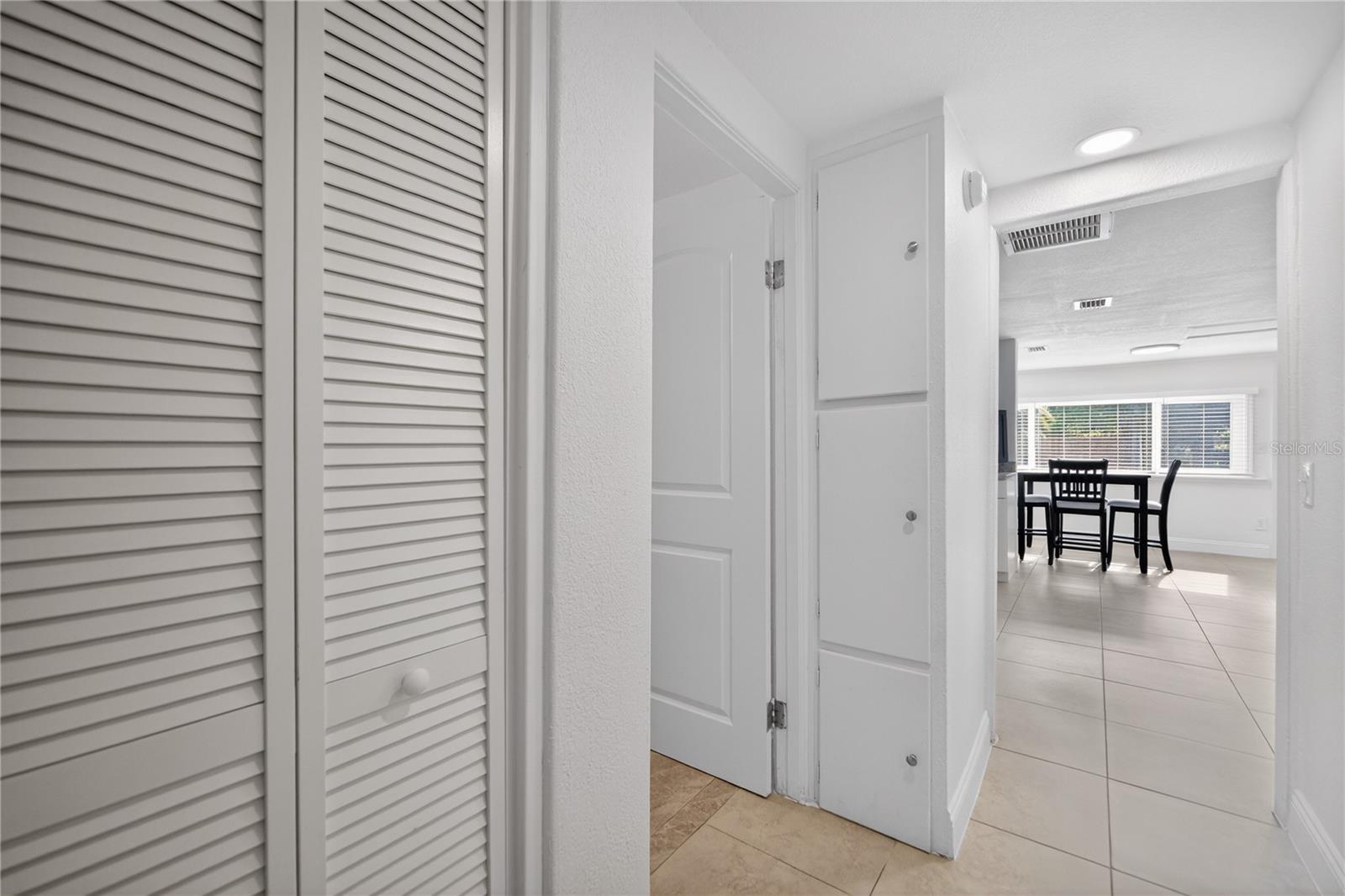 Image 14 of 30 For 2280 Norwell Avenue