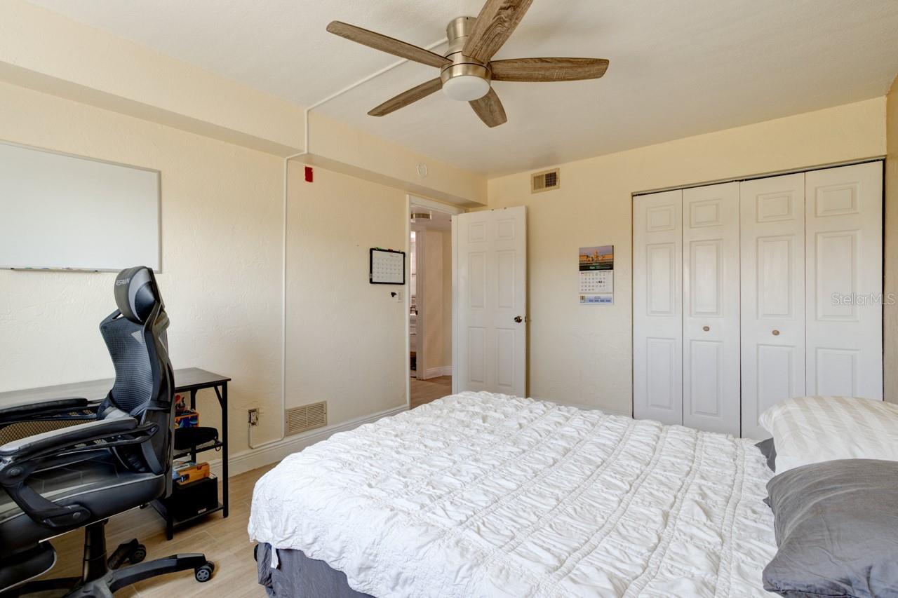 Image 10 of 16 For 900 Peninsula Drive 108