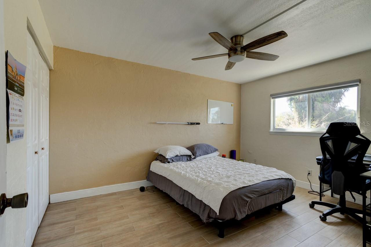 Image 11 of 16 For 900 Peninsula Drive 108