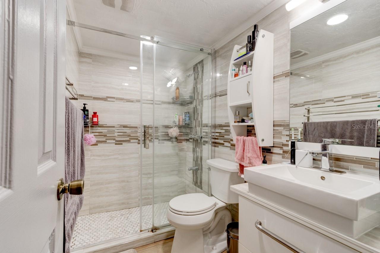 Image 12 of 16 For 900 Peninsula Drive 108