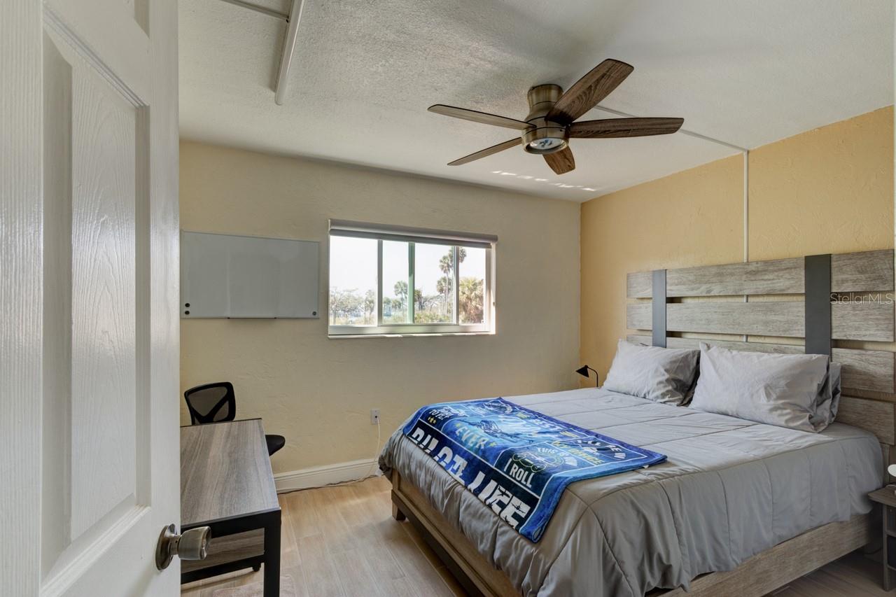 Image 13 of 16 For 900 Peninsula Drive 108