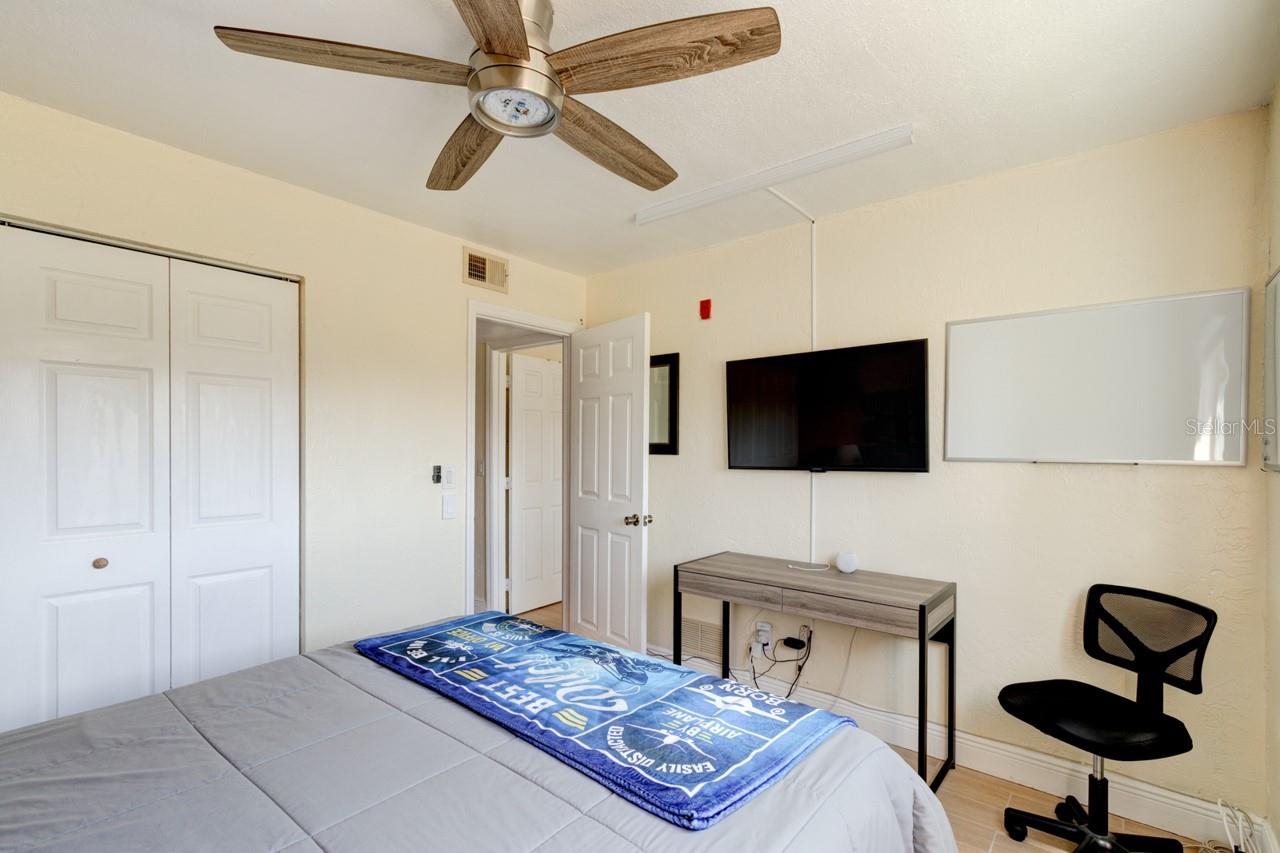 Image 14 of 16 For 900 Peninsula Drive 108