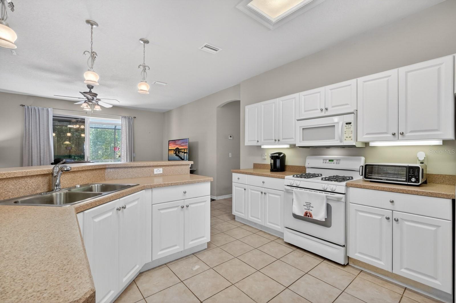 Image 9 of 46 For 5458 Saint Regis Way