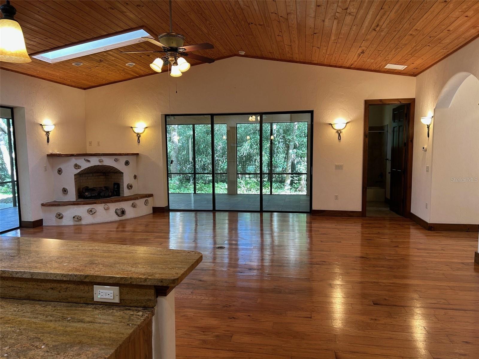 Image 23 of 49 For 250 Garden Street