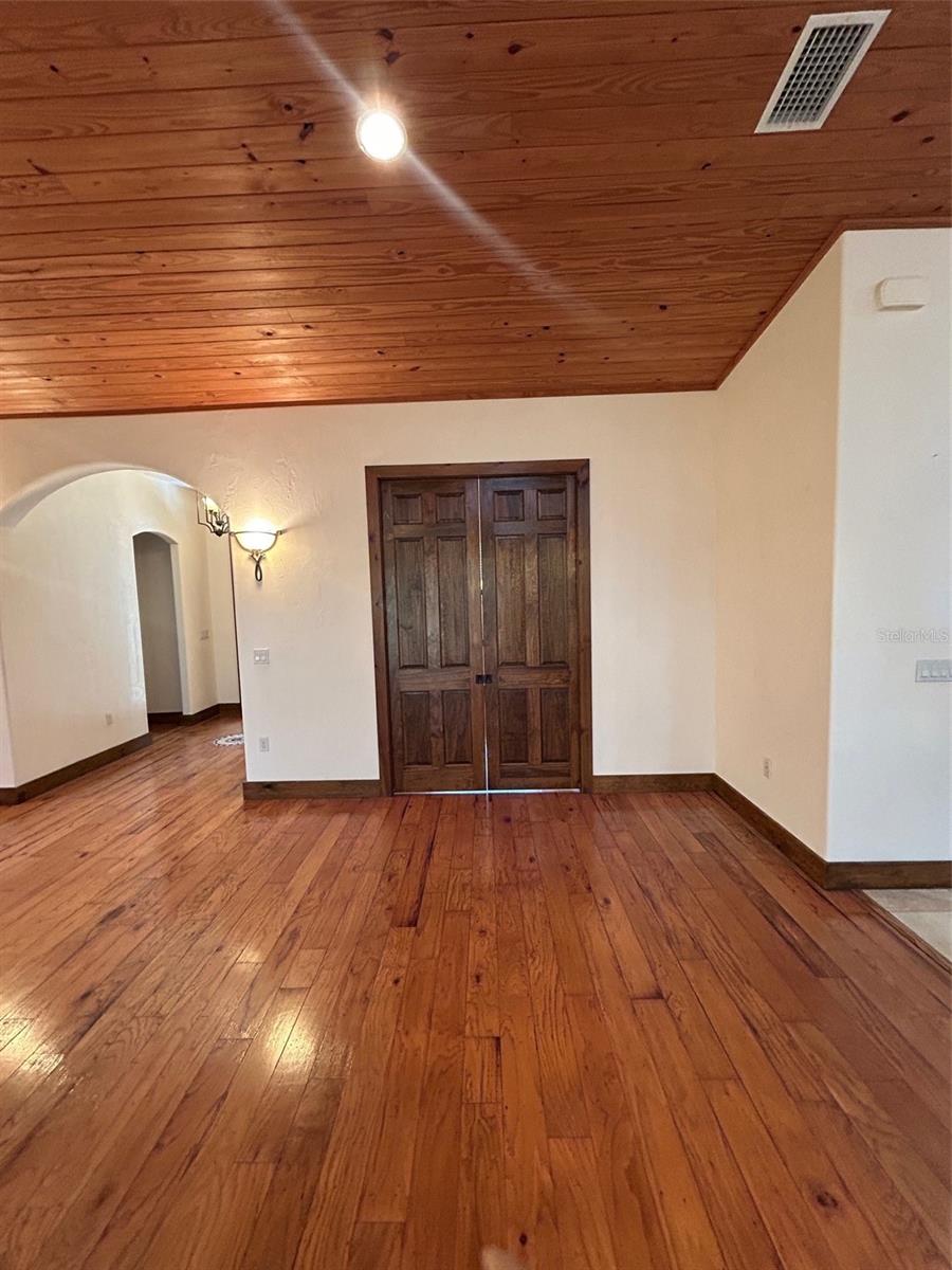 Image 31 of 49 For 250 Garden Street