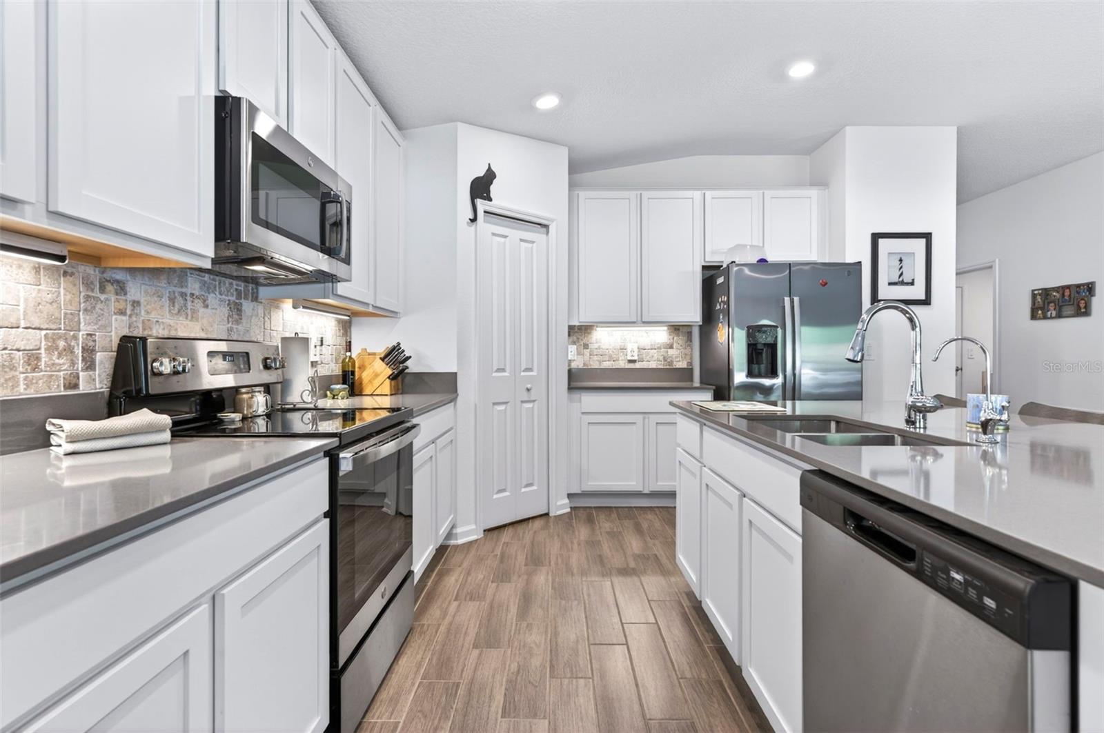 Image 13 of 52 For 1018 Peach Creek Drive