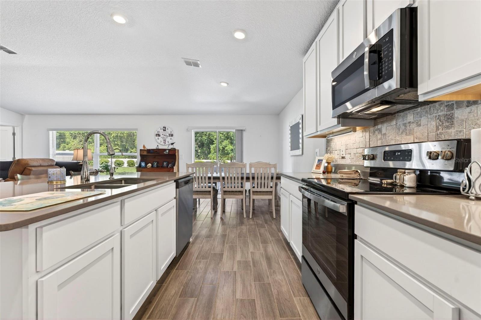 Image 15 of 52 For 1018 Peach Creek Drive