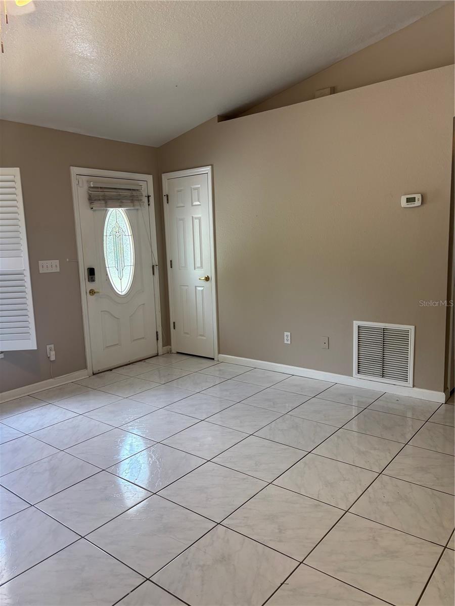 Image 11 of 37 For 510 Cedar Avenue