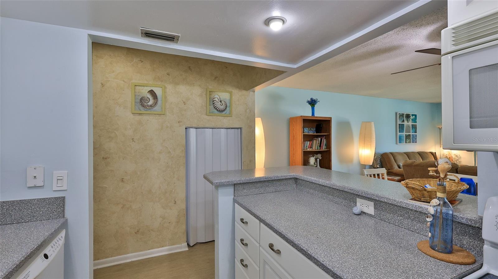 Image 6 of 38 For 2820 Ocean Shore Boulevard 150