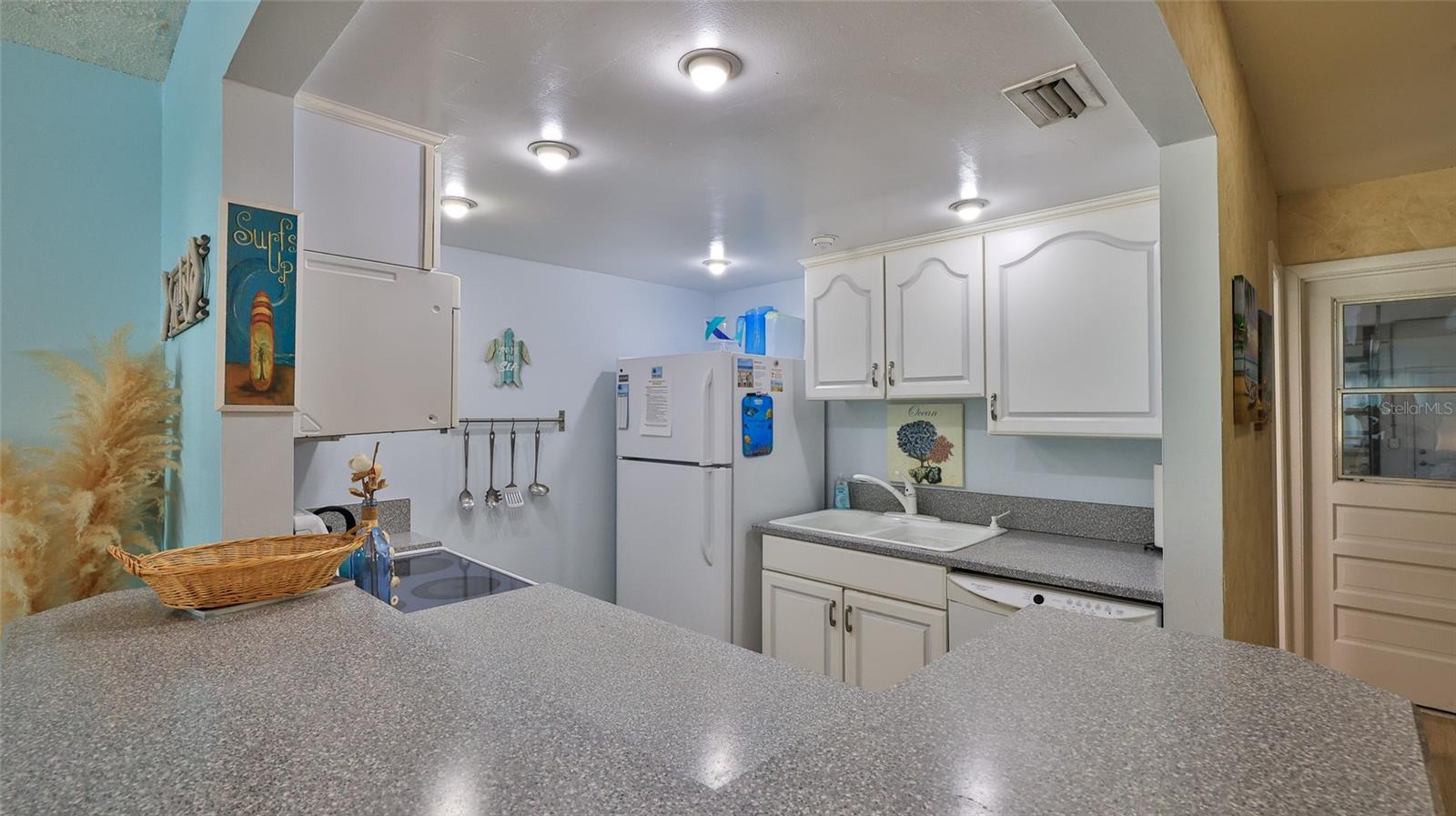 Image 7 of 38 For 2820 Ocean Shore Boulevard 150