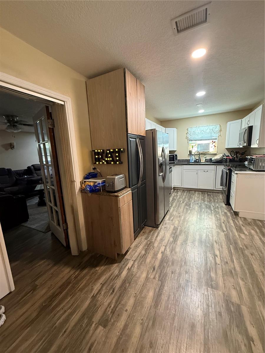 Image 11 of 29 For 1405 Jackson Avenue