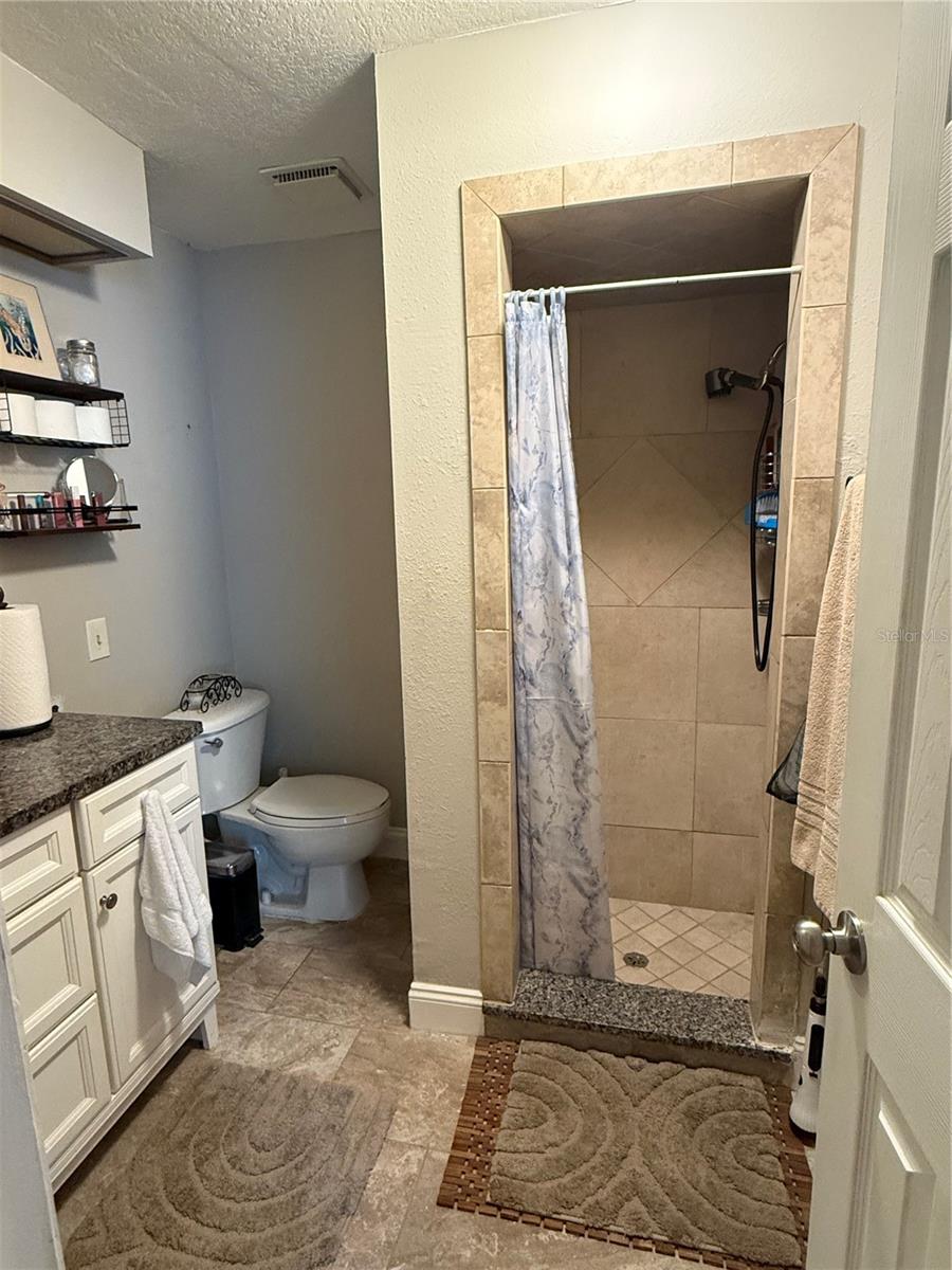 Image 16 of 29 For 1405 Jackson Avenue