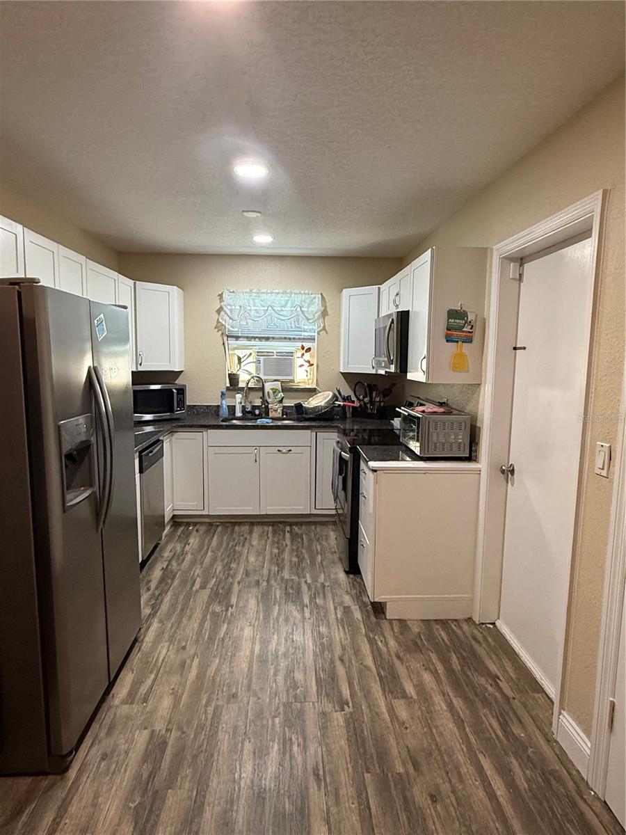 Image 4 of 29 For 1405 Jackson Avenue