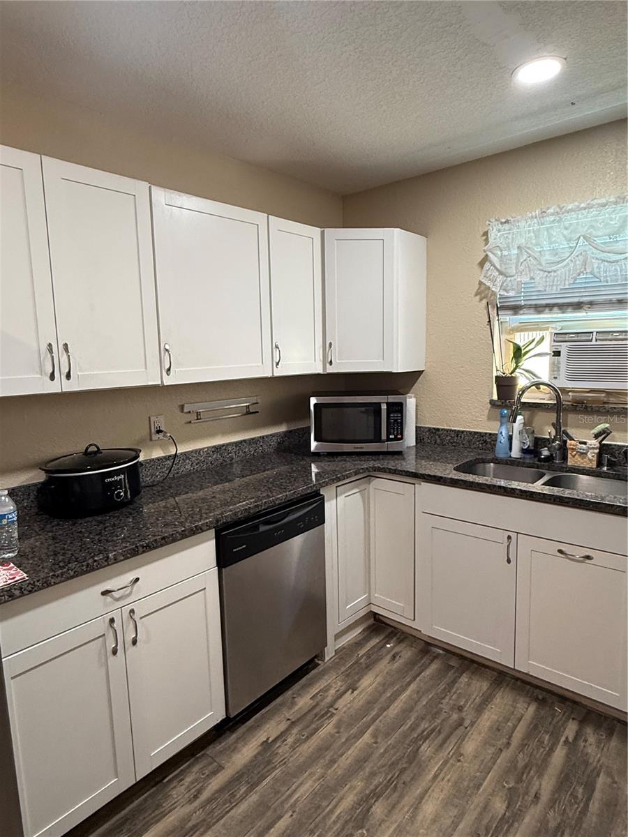 Image 6 of 29 For 1405 Jackson Avenue