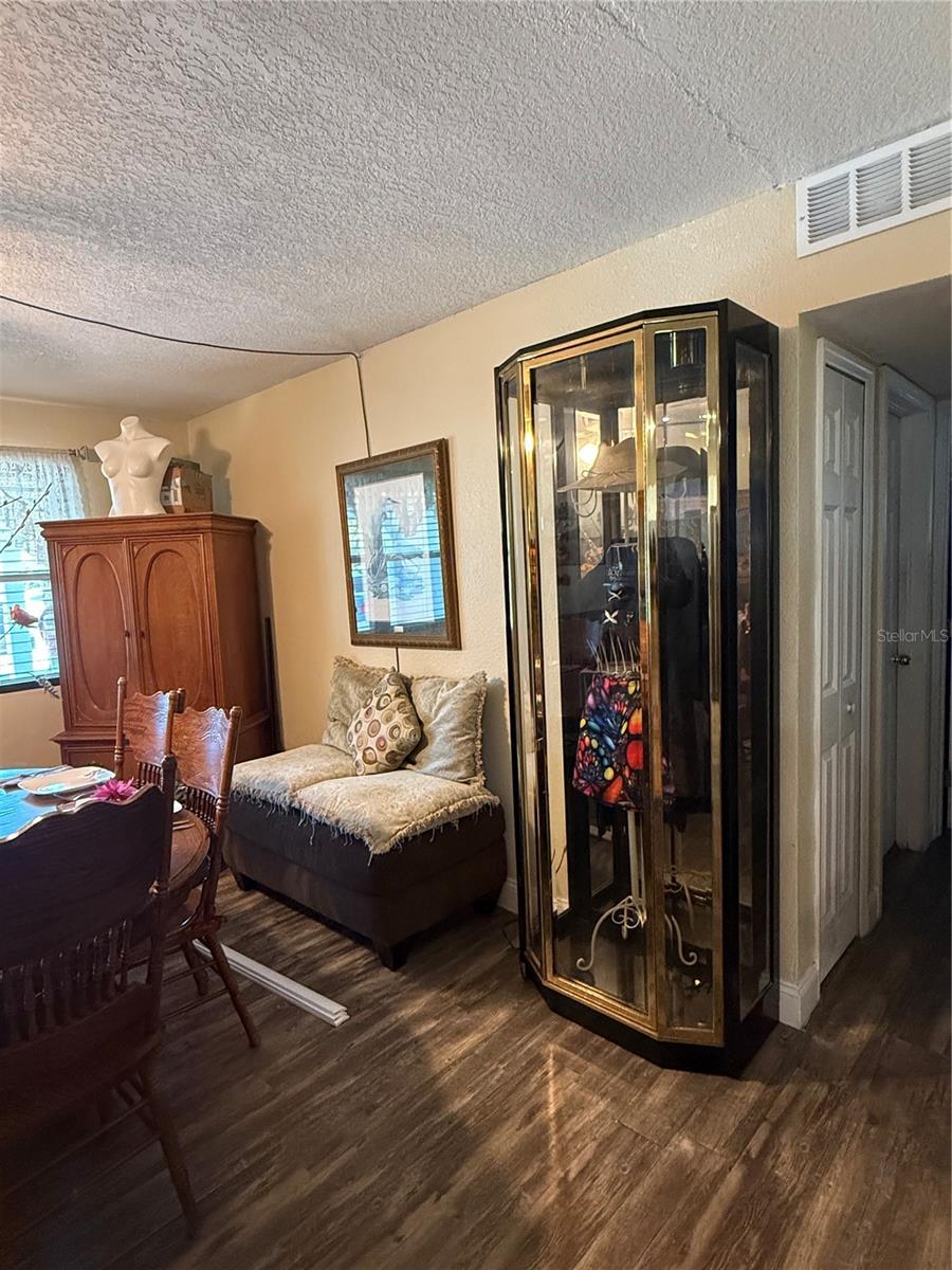 Image 7 of 29 For 1405 Jackson Avenue