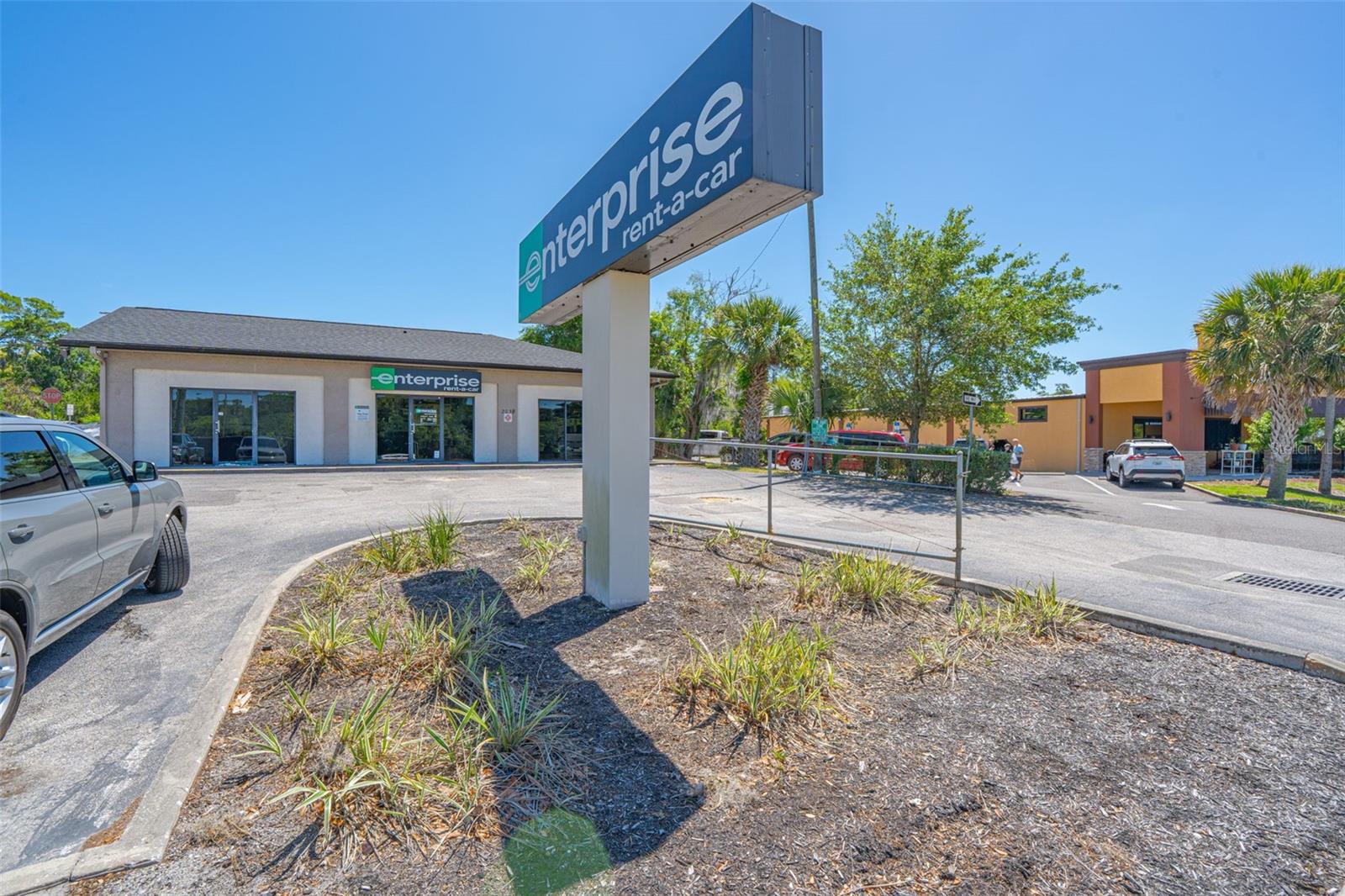 Image 10 of 22 For 2055 Woodland Boulevard