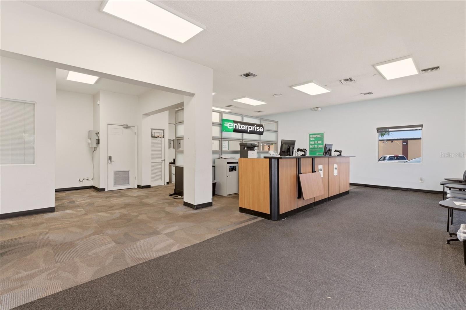 Image 11 of 22 For 2055 Woodland Boulevard