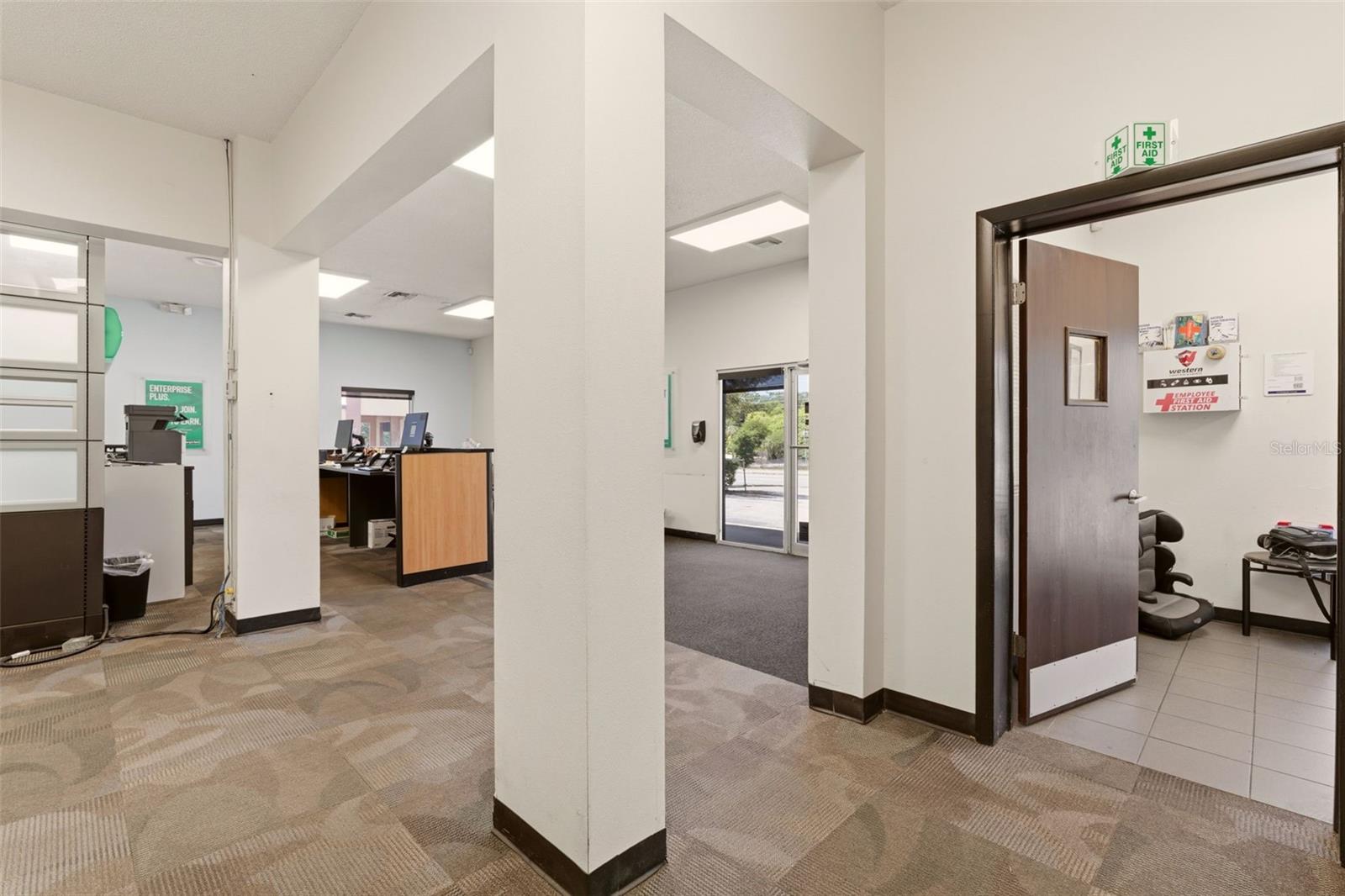 Image 13 of 22 For 2055 Woodland Boulevard