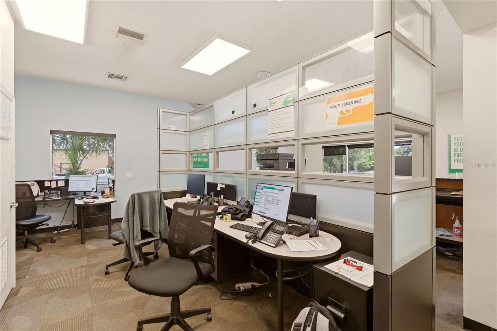 Image 15 of 22 For 2055 Woodland Boulevard