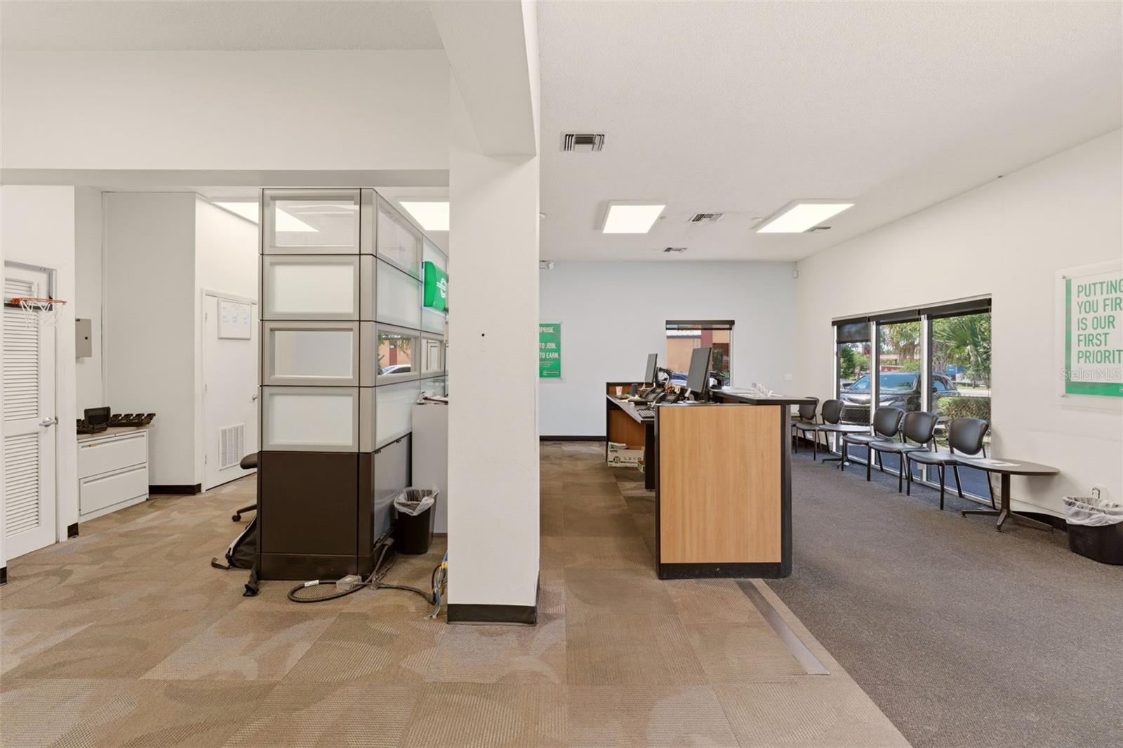 Image 16 of 22 For 2055 Woodland Boulevard