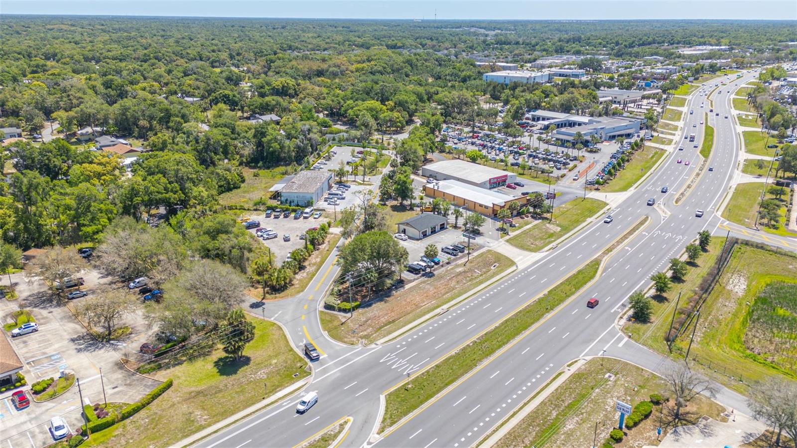 Image 5 of 22 For 2055 Woodland Boulevard